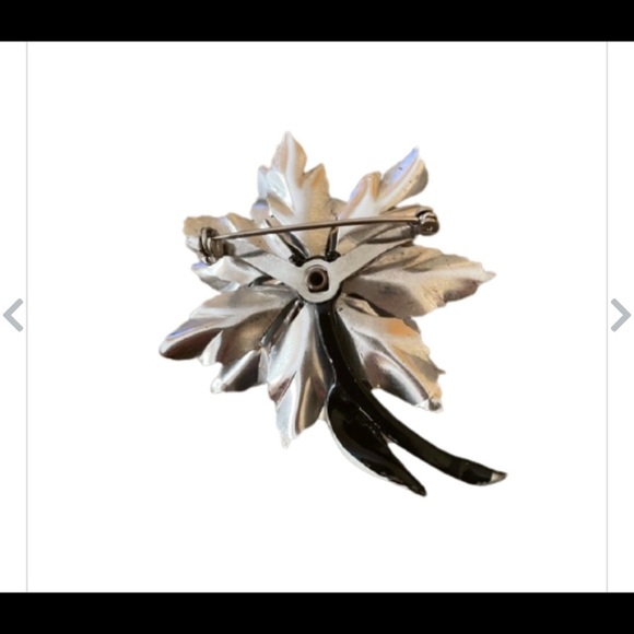 Beautiful leaf brooch in silver tone with large blue stone in center m - Picture 5 of 5